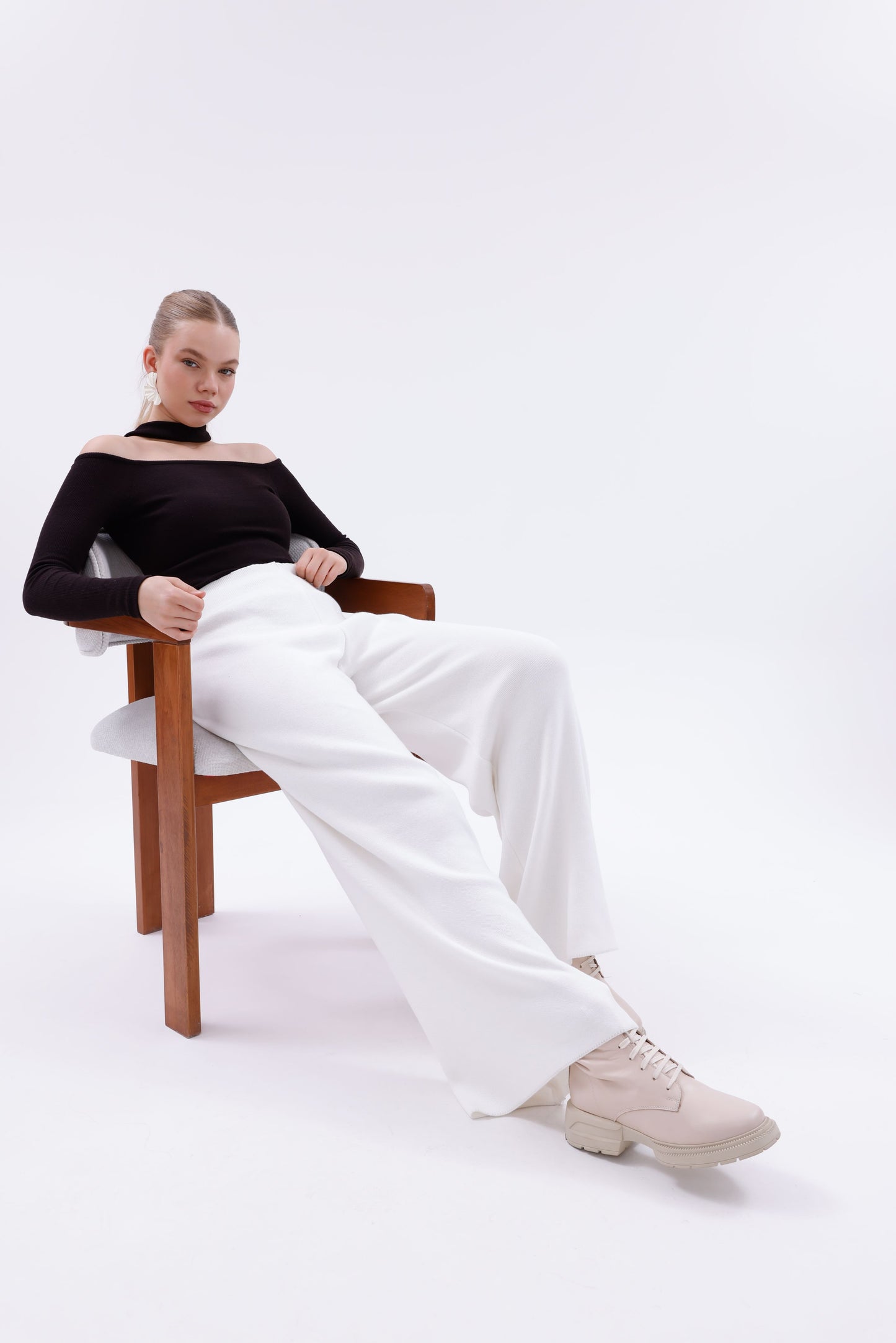 TRİKO BEYAZ PANTOLON