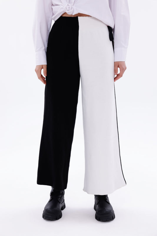 Siyah beyaz blok renkli triko pantolon ön görünüm