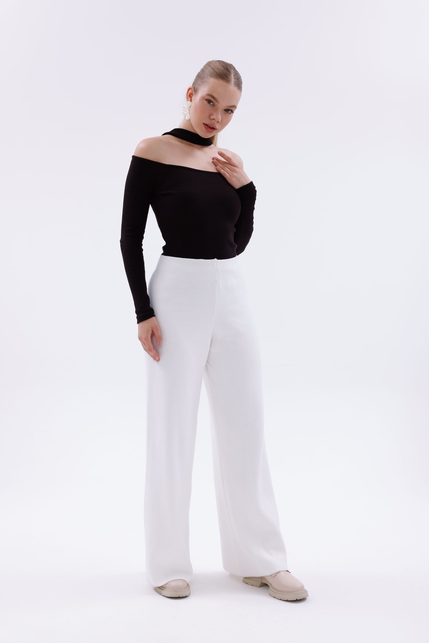 TRİKO BEYAZ PANTOLON