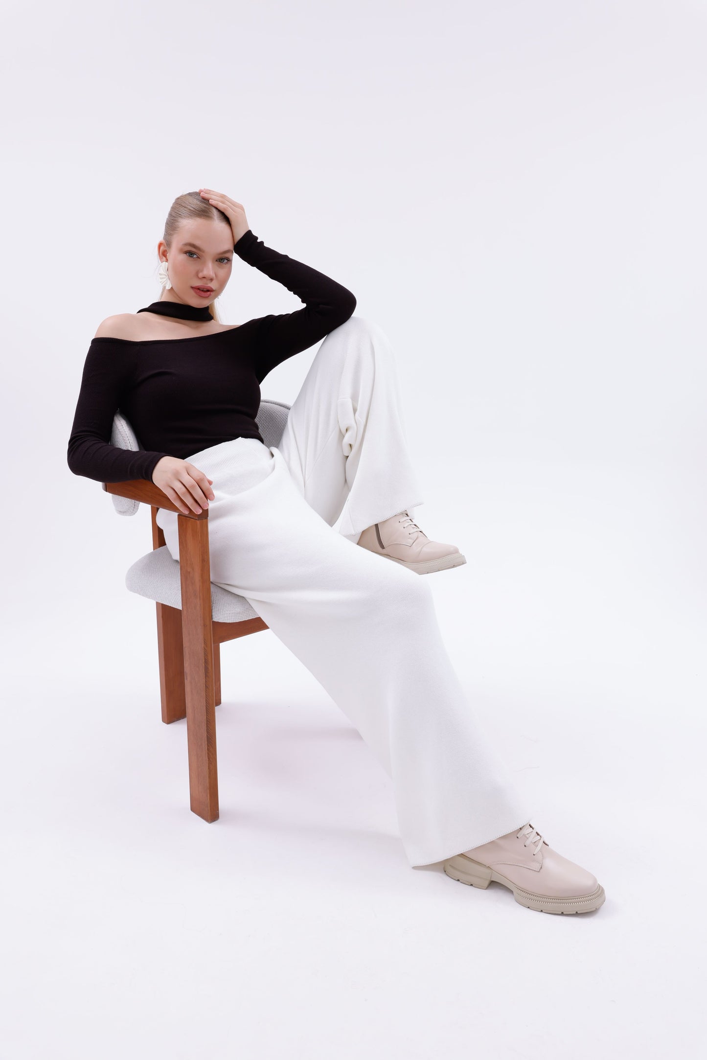 TRİKO BEYAZ PANTOLON