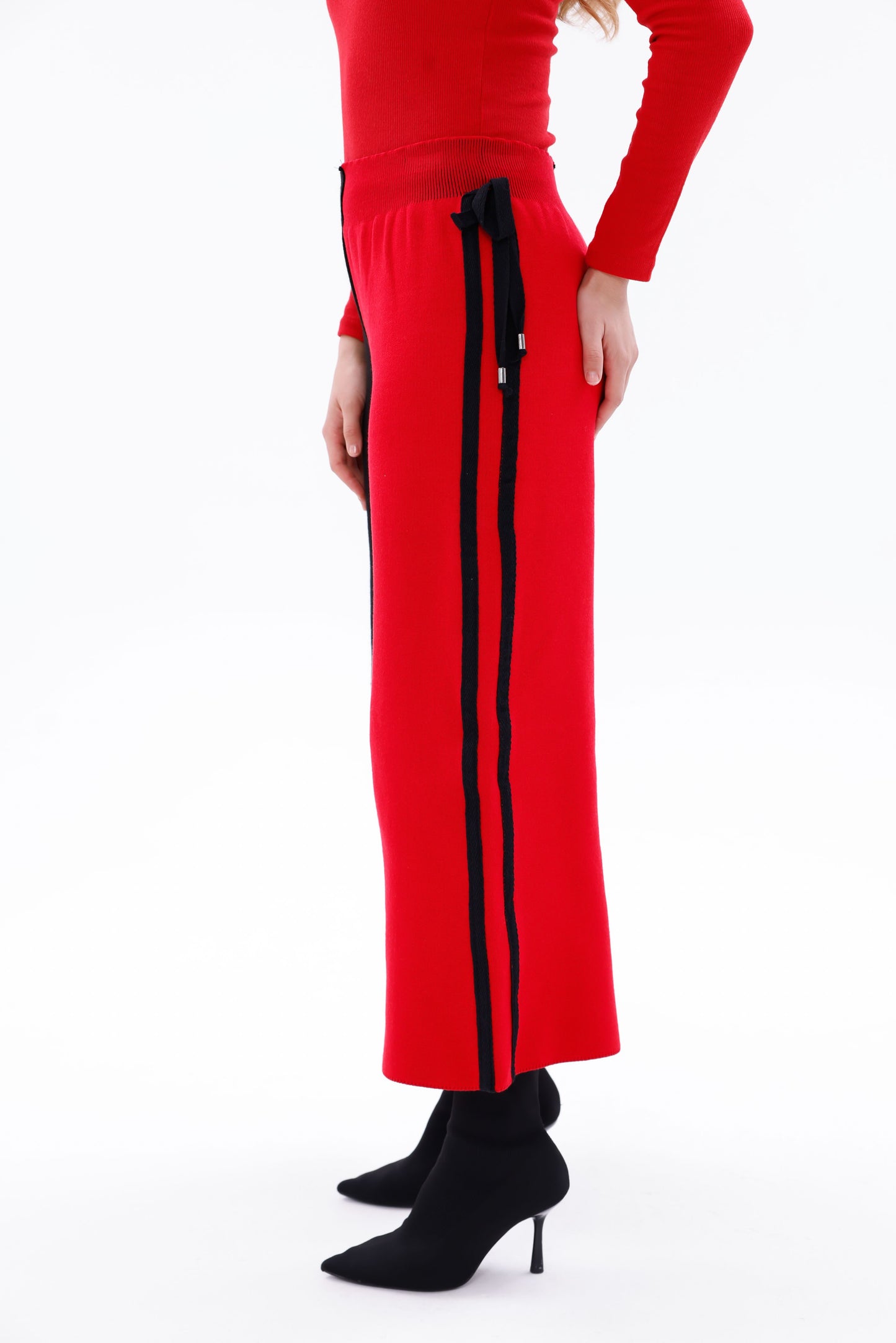 TRİKO SİYAH/KIRMIZI PANTOLON