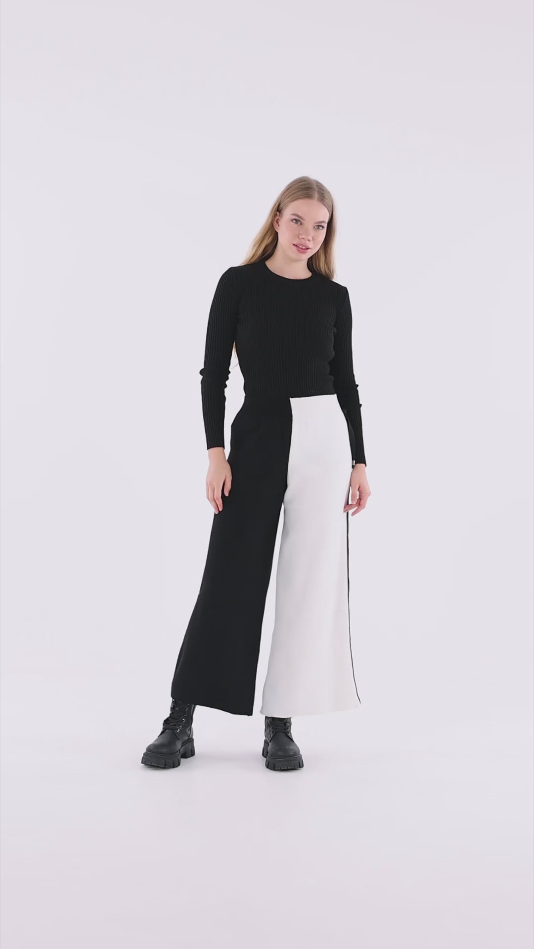 triko-siyah-beyaz-pantolon-model1-video.mp4